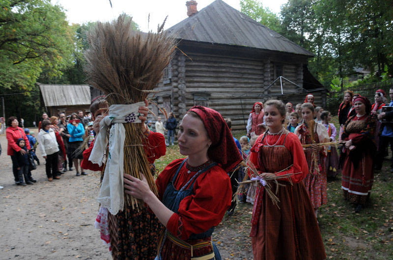 На Щелоковском хуторе праздновали славянские дожинки (фото)