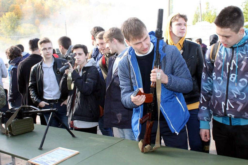 В парке Победы в Нижнем Новгороде состоялась традиционная военно-патриотическая акция «День призывника»