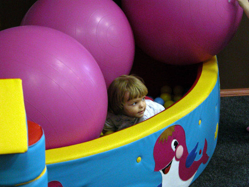 Развлечения детей в игровых зонах торговых центров не всегда безобидны