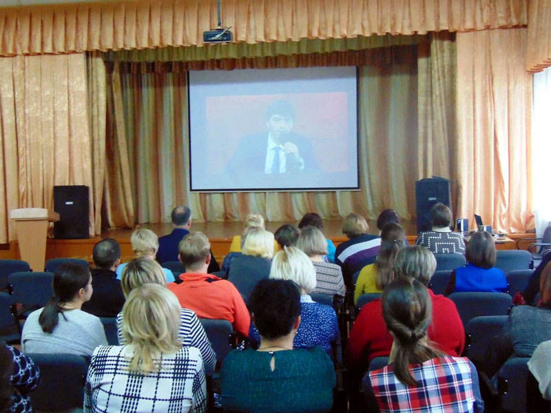 Родители нижегородских школьников приняли участие во Всероссийской встрече с руководителем Рособрнадзора Сергеем Кравцовым