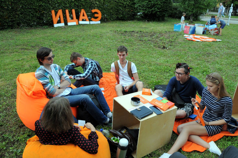 Научный пикник «42» собрал на территории  ННГУ имени Н.И. Лобачевского людей думающих, читающих, интересующихся (фоторепортаж)