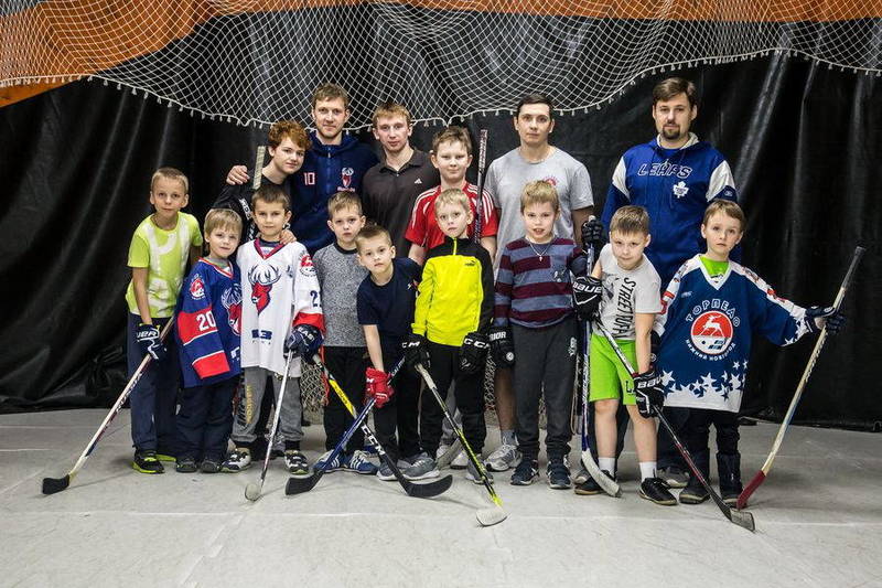 Нападающий "Торпедо" Владимир Галузин провел мастер-класс для воспитанников детских хоккейных школ Нижнего Новгорода.