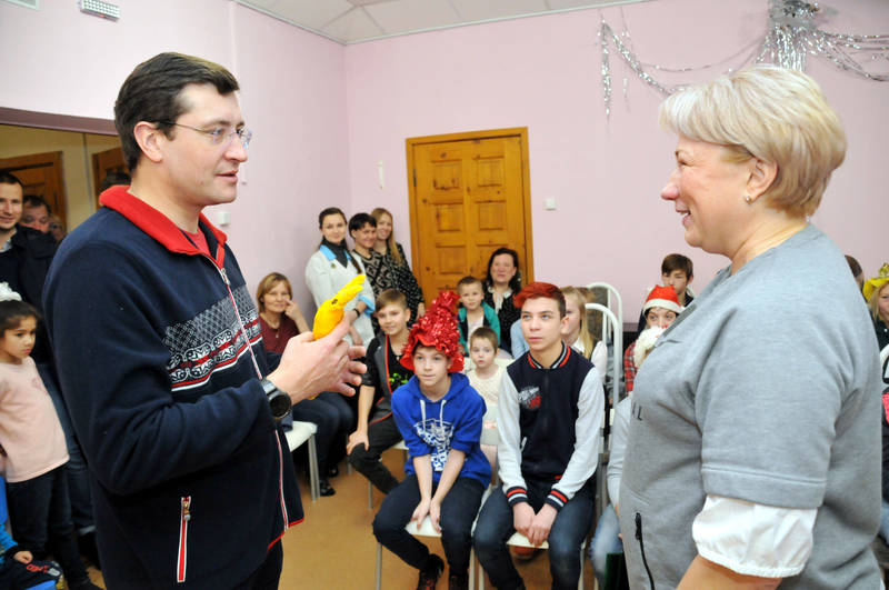 Глеб Никитин поздравил с праздниками ребят из детского центра «Солнышко» (фоторепортаж)