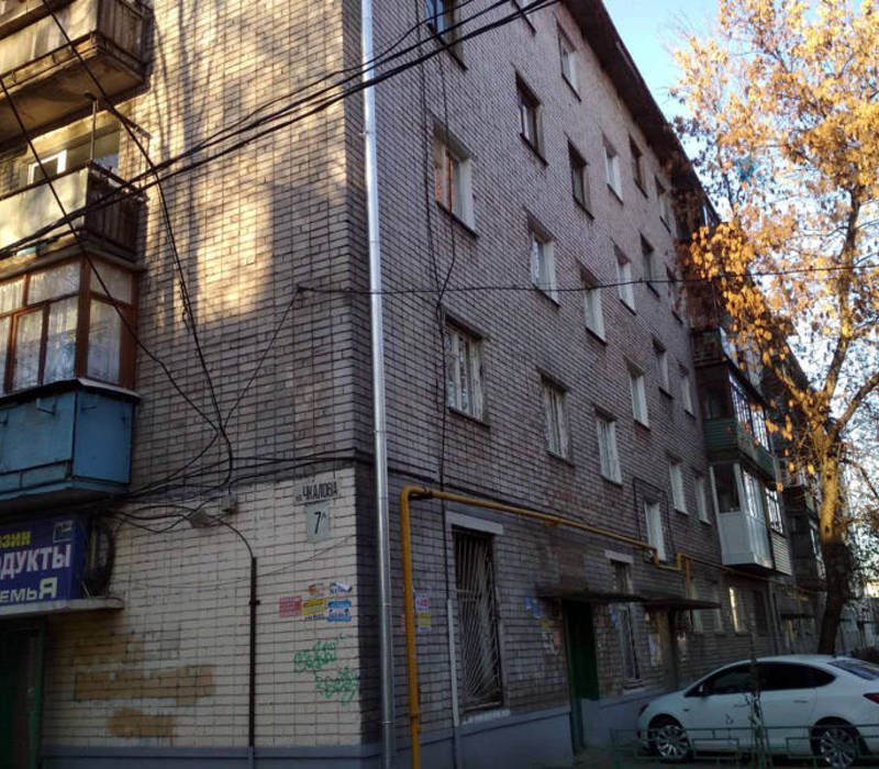 Жильцы пятиэтажного дома № 7а по улице Чкалова пострадали от некачественного капремонта