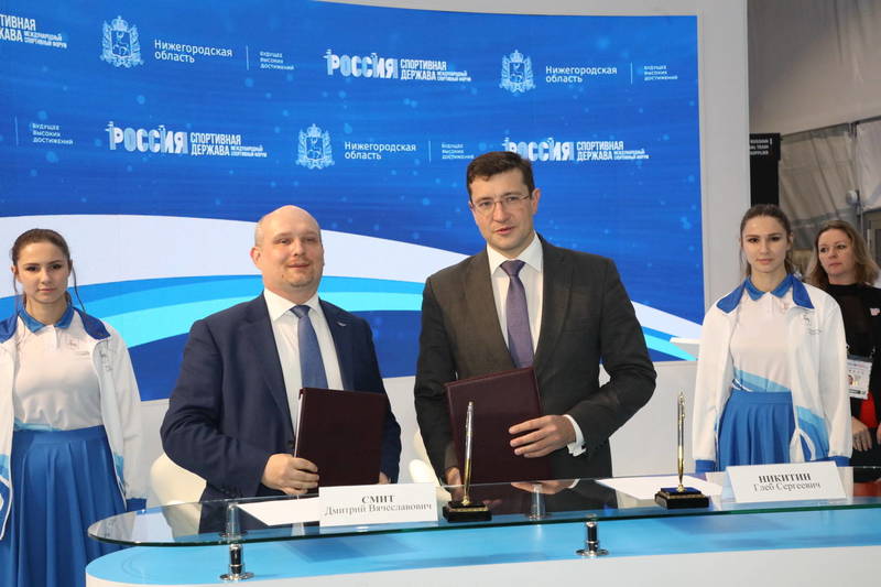 Глеб Никитин и президент Федерации компьютерного спорта России Дмитрий Смит подписали соглашение о сотрудничестве