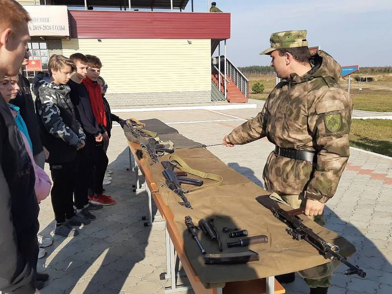 Юнармейцам организовали "Большие армейские игры" на полигоне Росгвардии в Дзержинске