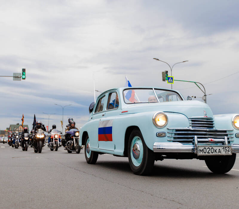 В Нижнем Новгороде прошел «Автопробег Победы», который возглавили легендарные ГАЗ-М-20 «Победа»