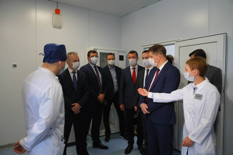 Михаил Мурашко и Глеб Никитин осмотрели новый инфекционный корпус 23 инфекционной больницы