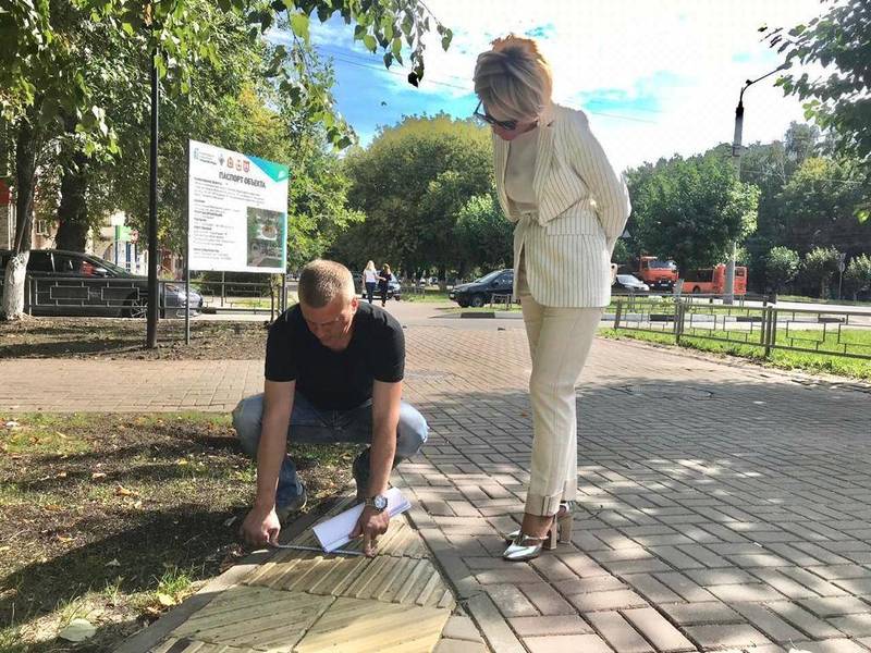 Эксперты проверяют доступную среду в парках и скверах Нижнего Новгорода