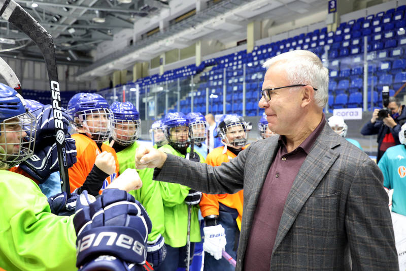 Вячеслав Фетисов встретился с воспитанницами женского хоккейного клуба «СКИФ»