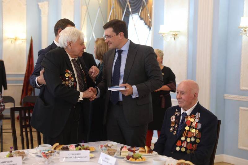 Глеб Никитин вручил медали к Юбилею Победы ветеранам-балахнинцам
