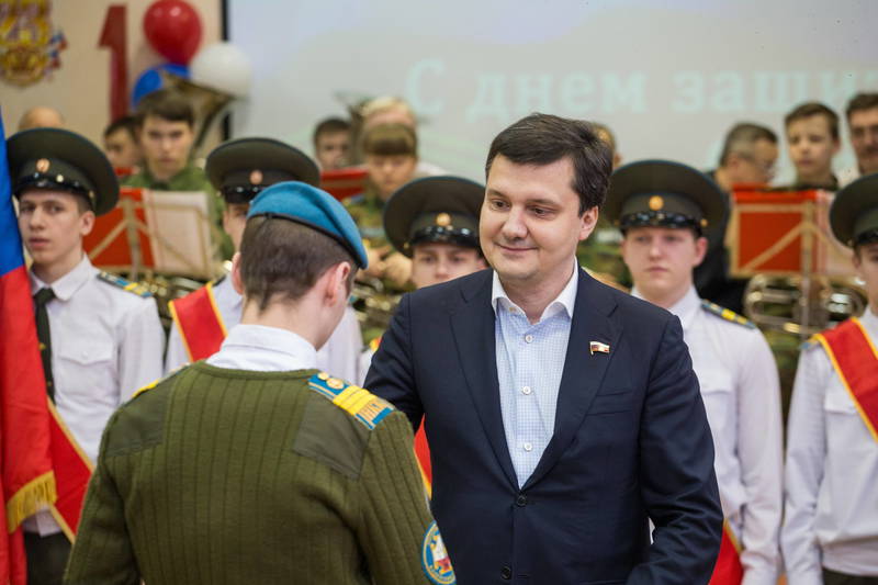 Нижегородским кадетам вручены наградные знаки за участие в Параде Памяти в Самаре