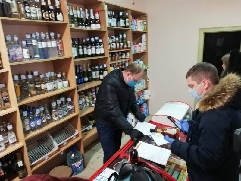 Более 1000 единиц алкогольной продукции изъяли из незаконного оборота с начала года в Нижегородской области 