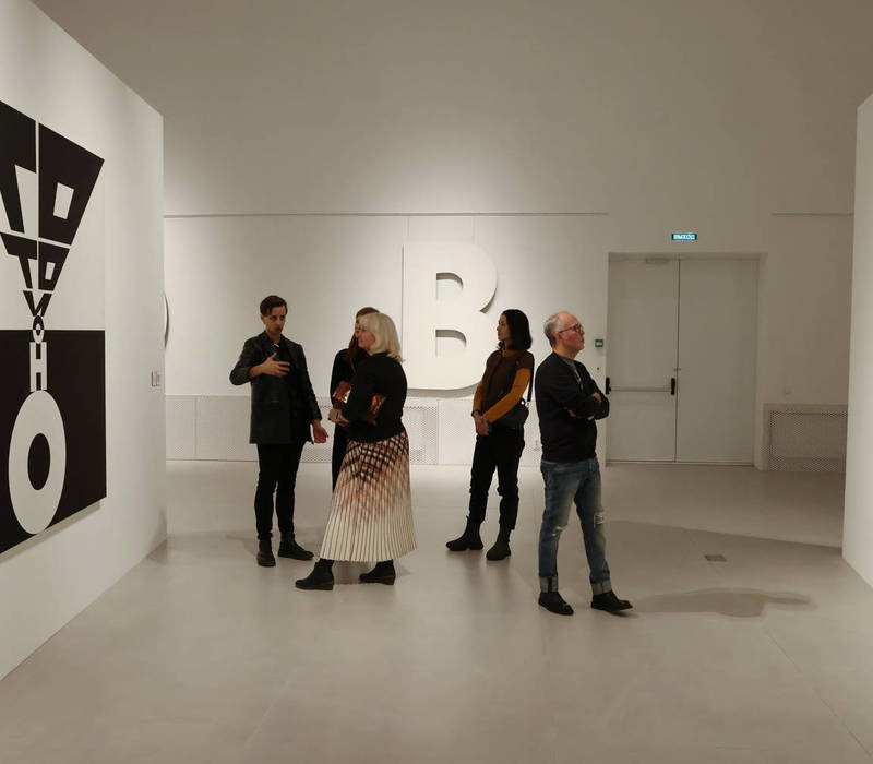 В Выставочном пакгаузе открылась персональная выставка Эрика Булатова